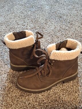 Cliffs by WHITE MOUNTAIN Brown Lace-Up Faux-Sherpa Ankle Boots